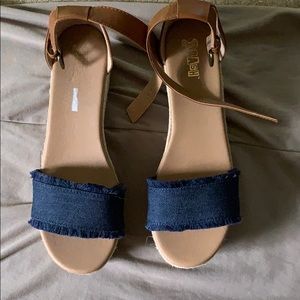 Wedged summer sandal